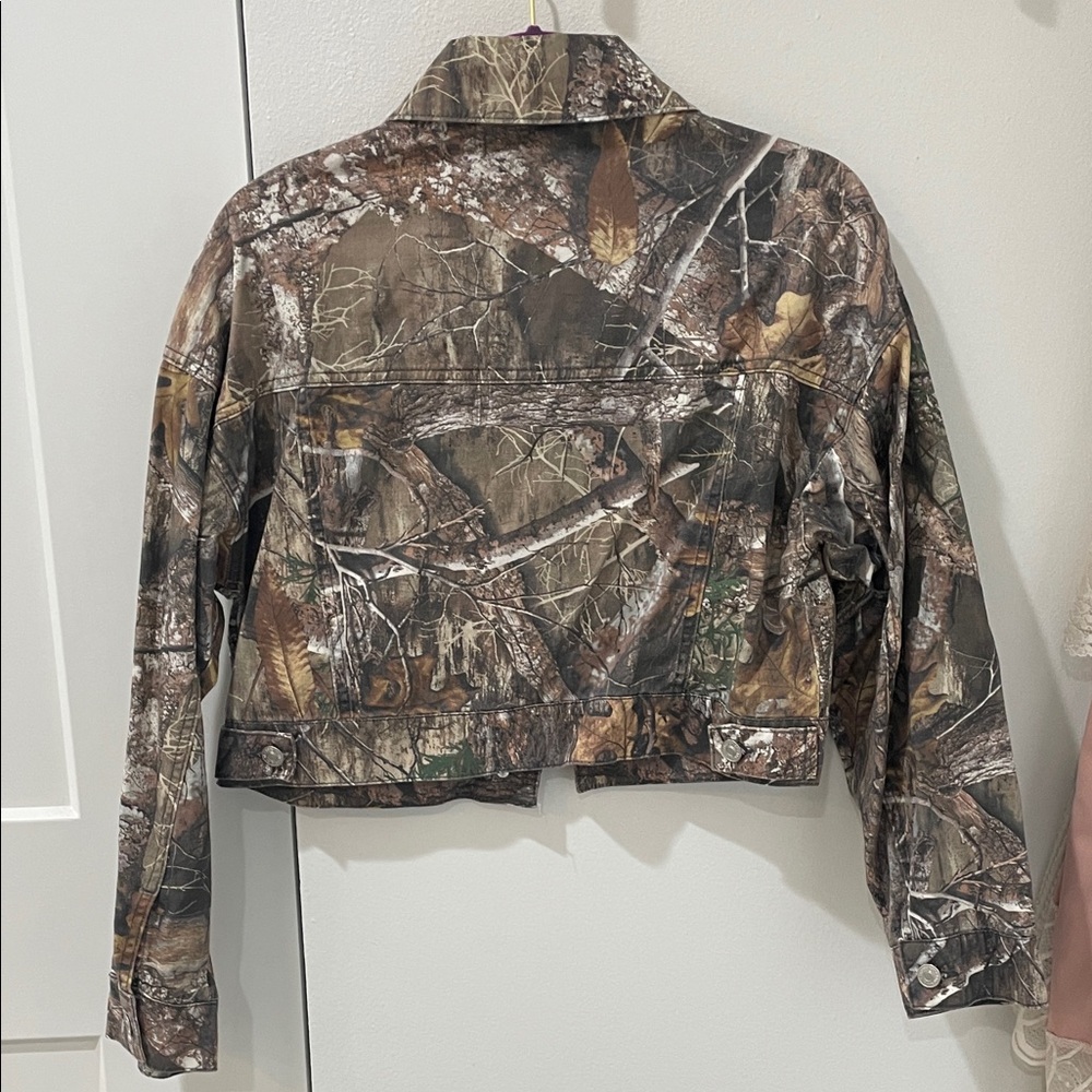 Women's Camo Utility Jacket - Picture 7 of 8